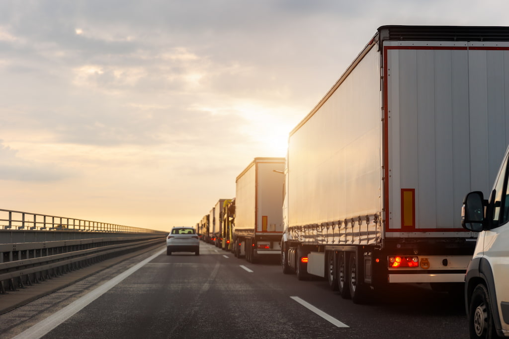 logistics-and-transport-caravan-trucks-company