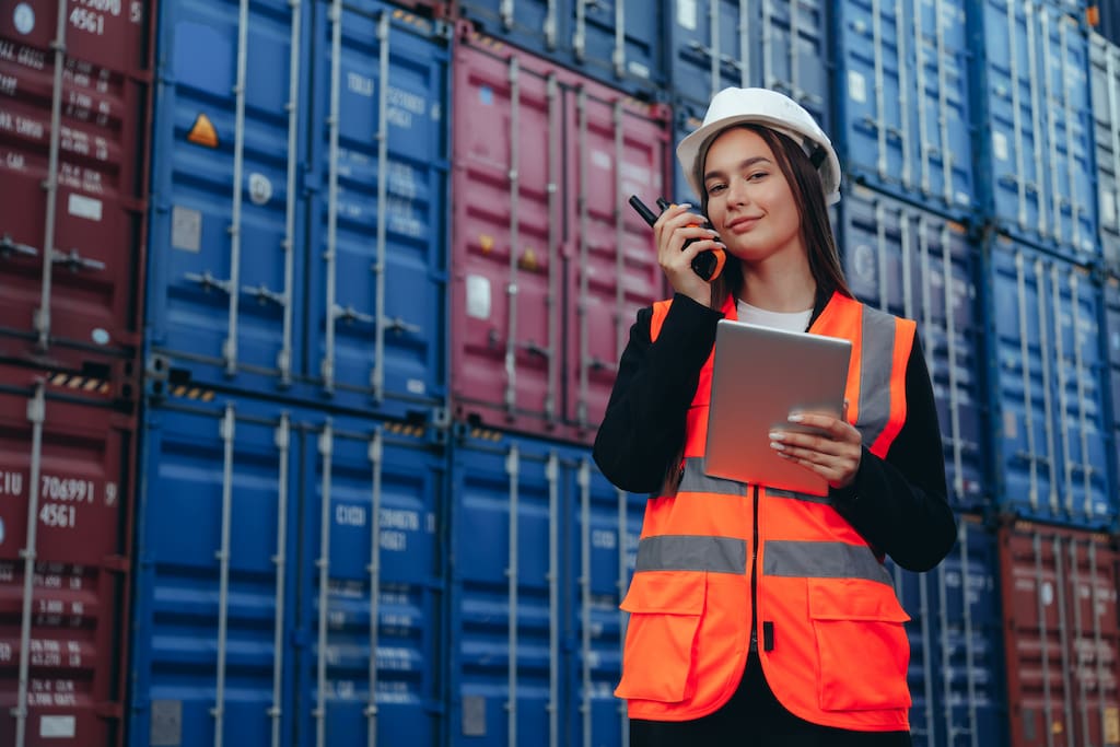 empresa-de-logistica-y-transporte-operaria-control-almacen