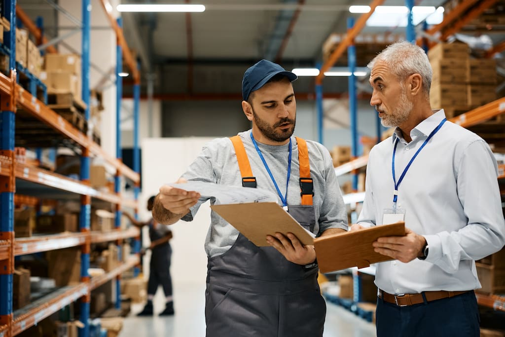 empresa-de-logistica-y-transporte-gerentes-de-almacen-logistico